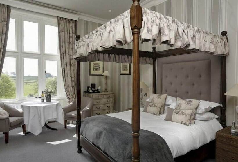 高级大房间, Falcon Manor