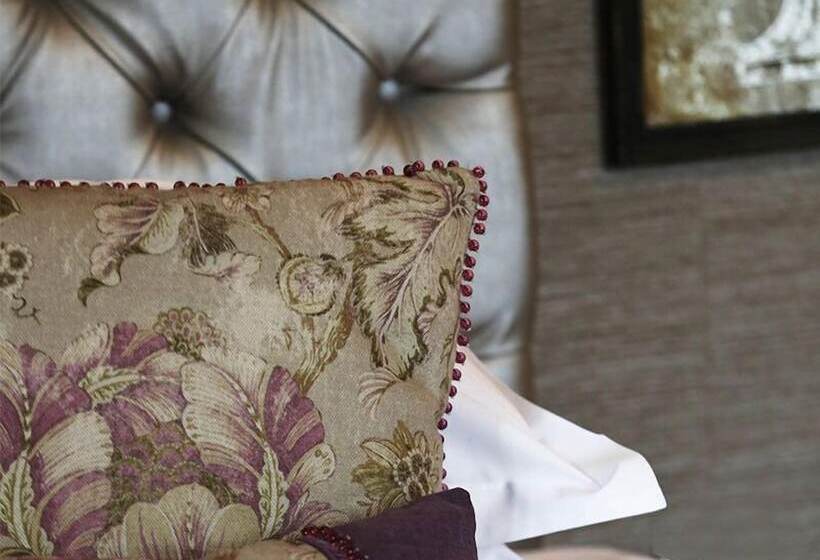 豪华房间, Falcon Manor