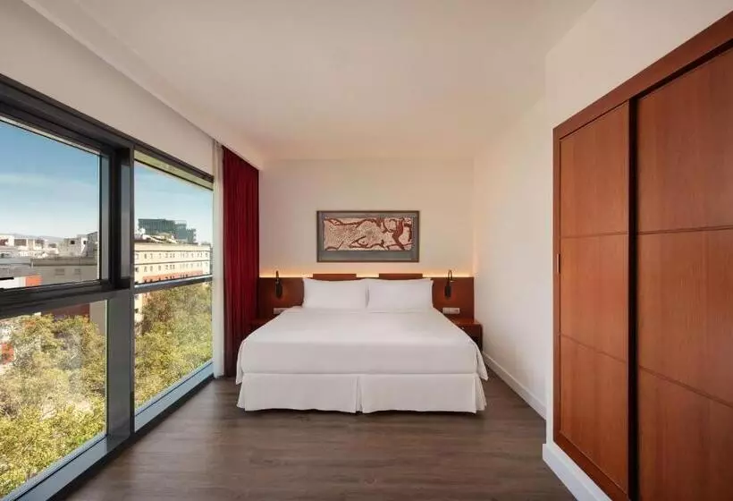 اتاق استاندارد با تخت بزرگ, Four Points By Sheraton Barcelona Diagonal