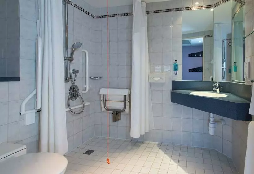 اتاق استاندارد برای معلولان, Holiday Inn Express London   Wandsworth, An Ihg