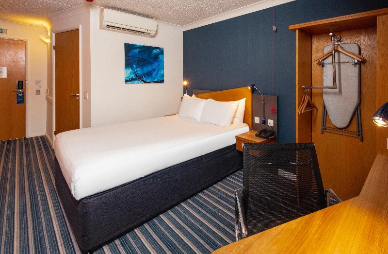 Номер Стандарт Адаптированный для Инвалидов, Holiday Inn Express London   Wandsworth, An Ihg