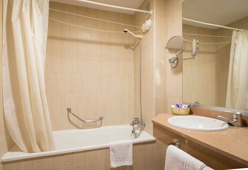 غرفة قياسية مطلّة علي حمام السباحة, htop royal star