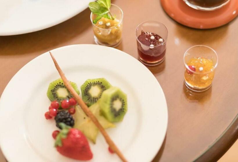 스탠다드 룸, Izan Trujillo