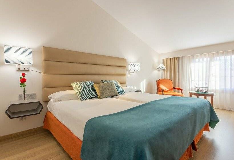 스탠다드 룸, Izan Trujillo