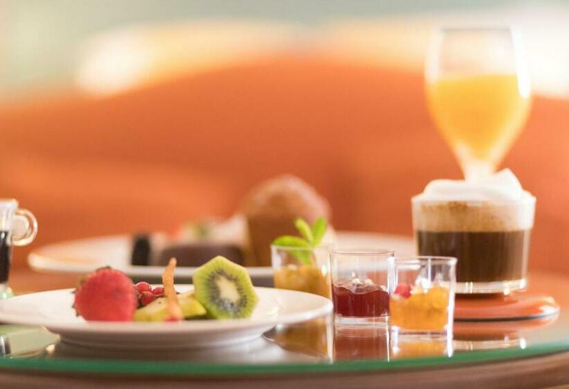 수피리어 룸, Izan Trujillo