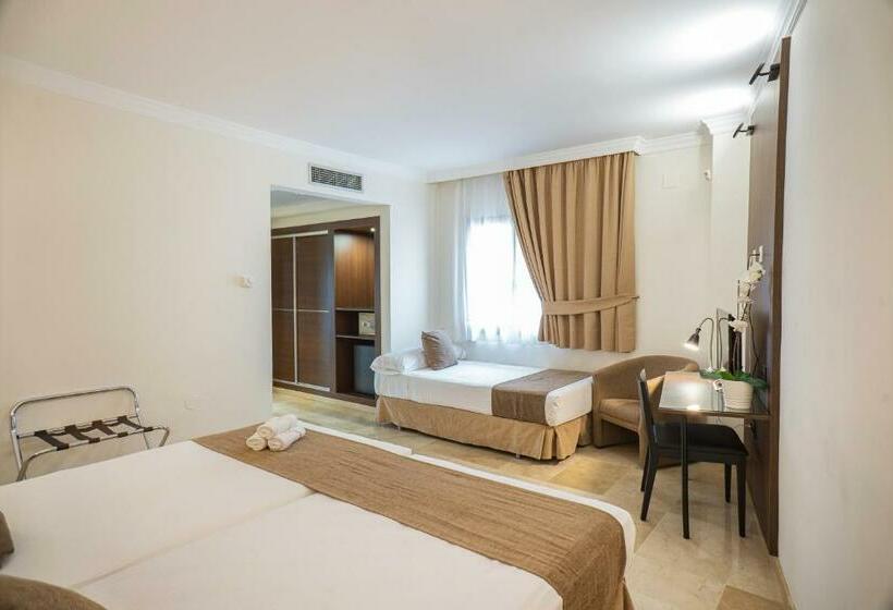 舒适三人间, Mainake Costa Del Sol