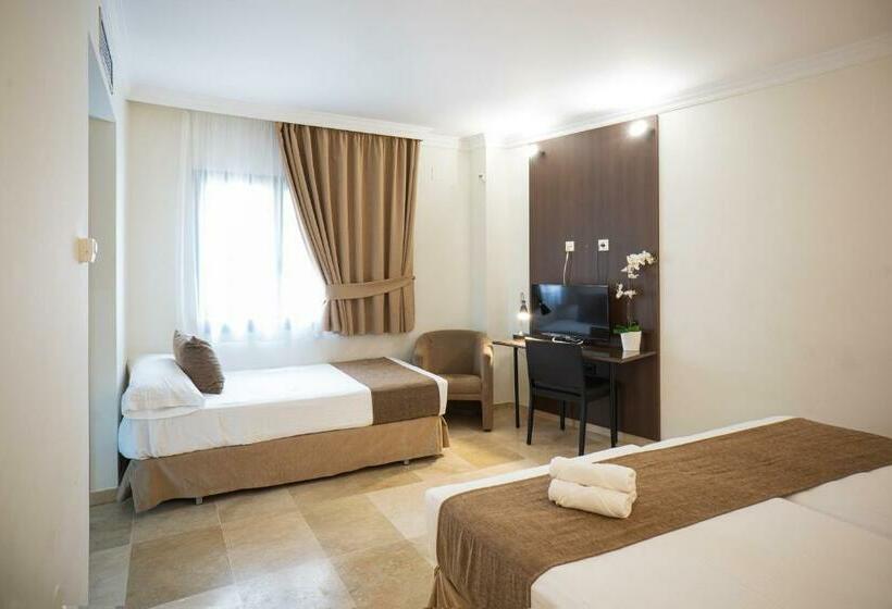 舒适三人间, Mainake Costa Del Sol