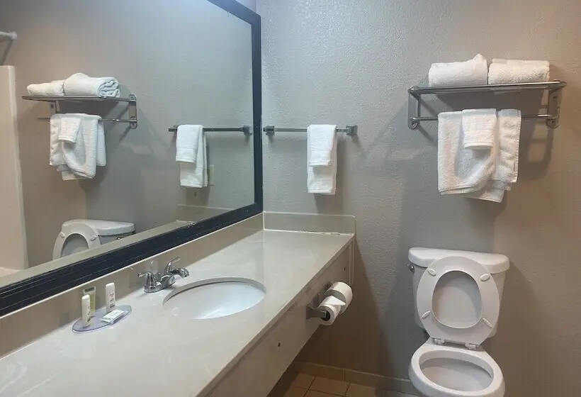 سوییت, Red Roof Inn & Suites Hinesville