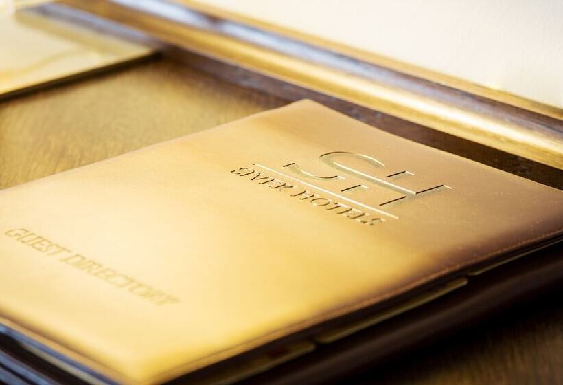 غرفة تنفيذية, Selsky Dvur  Bohemian Village Courtyard