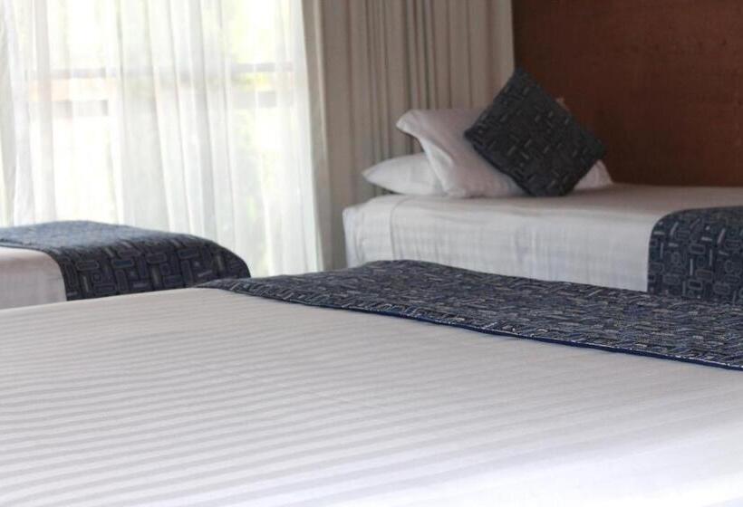 スタンダードトリプルルーム, The Pemberton