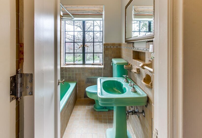 带共用浴室的标准房间, Julian Price House