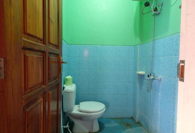 Номер Стандарт, Reddoorz Near Mangrove Forest Kupang