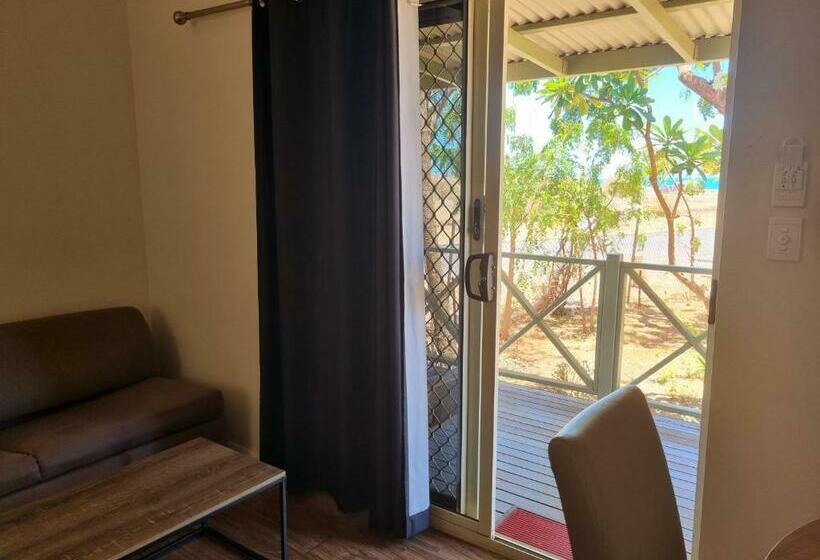 Номер Стандарт с Балконом, The Cove Holiday Village