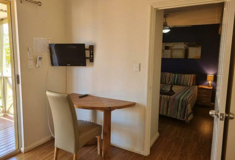 Номер Стандарт с Балконом, The Cove Holiday Village