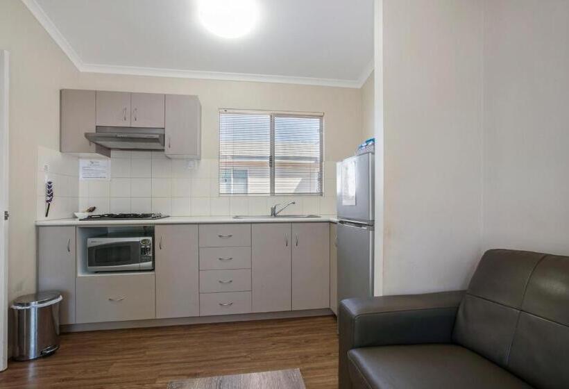 Номер Стандарт с Балконом, The Cove Holiday Village