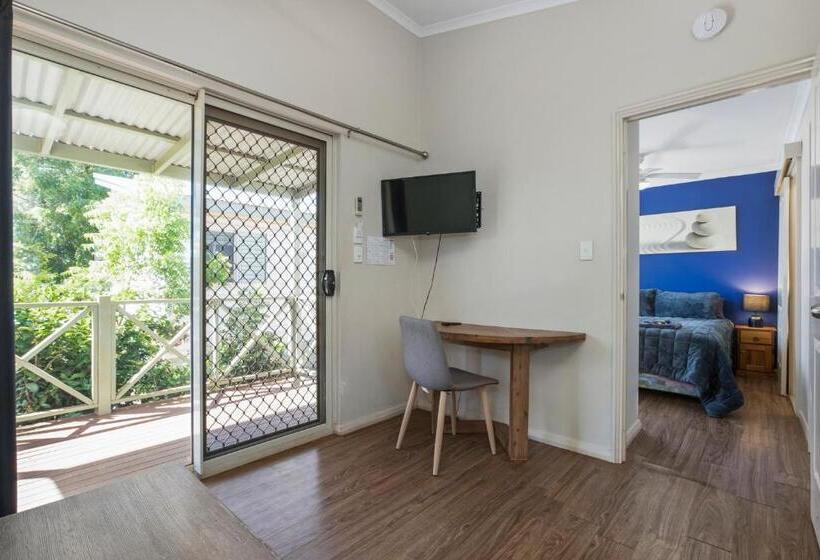 Номер Стандарт с Балконом, The Cove Holiday Village