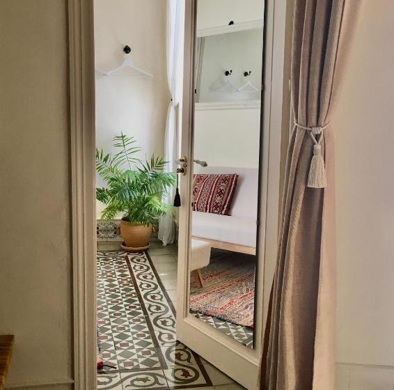 סוויטת ג'וניור עם מרפסת, Numero 9