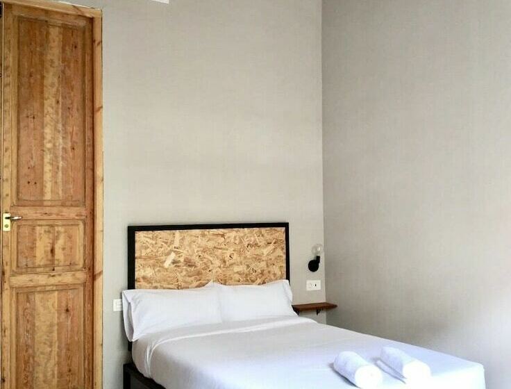 اتاق استاندارد با سرویس بهداشتی مشترک, Birdhouse