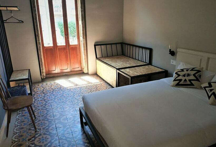 اتاق استاندارد با سرویس بهداشتی مشترک, Birdhouse