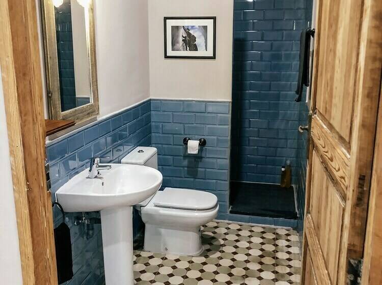 اتاق استاندارد با سرویس بهداشتی مشترک, Birdhouse