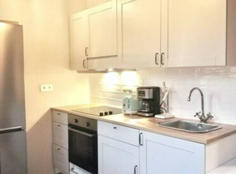 اتاق استاندارد با سرویس بهداشتی مشترک, Birdhouse