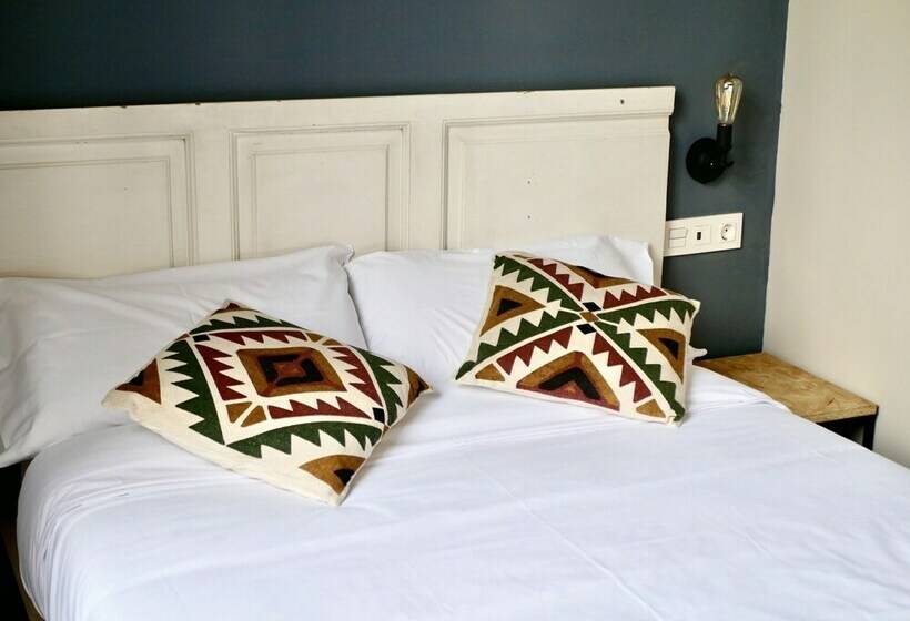 اتاق استاندارد با سرویس بهداشتی مشترک, Birdhouse