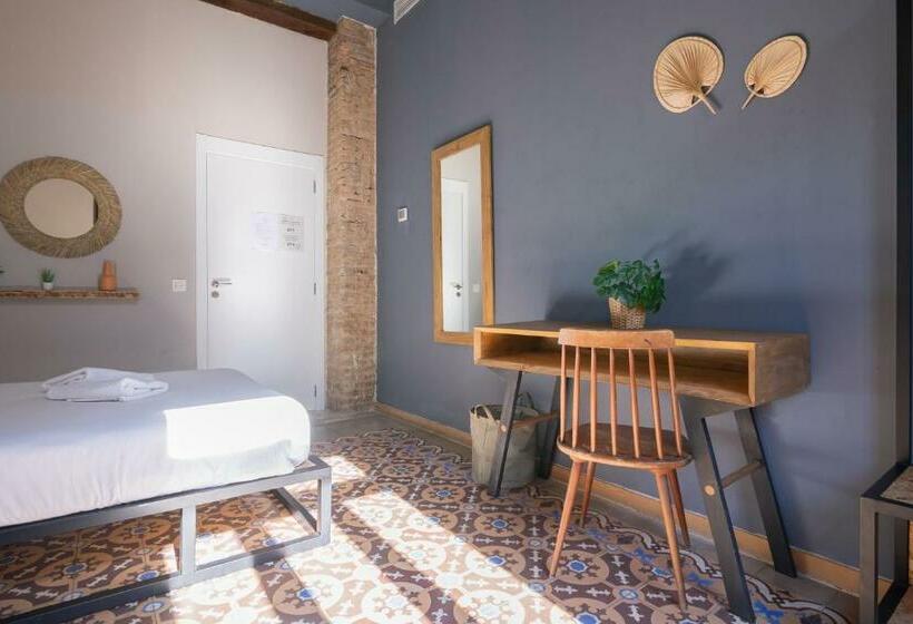 اتاق لوکس, Birdhouse