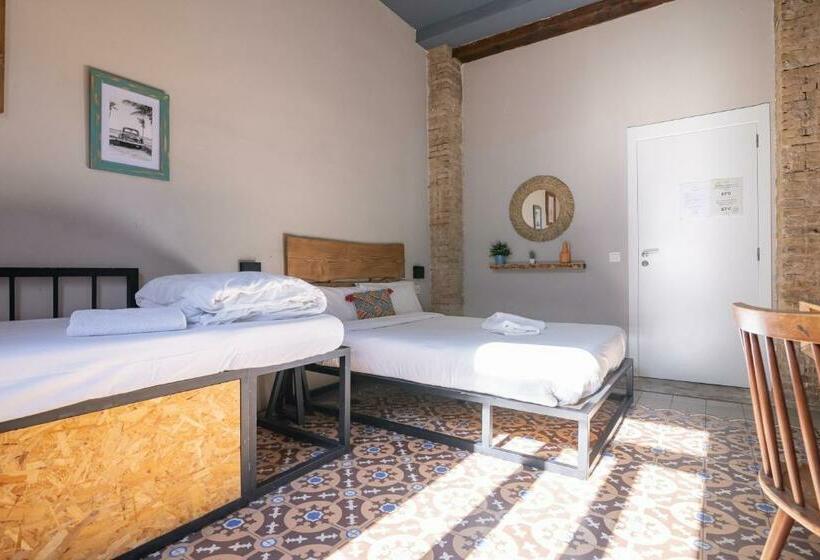 اتاق لوکس, Birdhouse