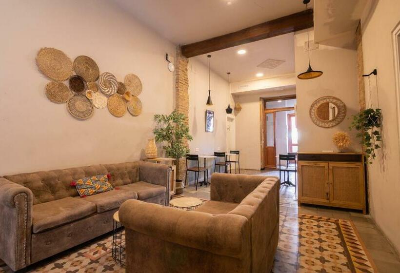 اتاق لوکس, Birdhouse