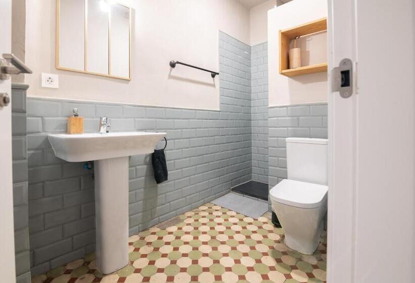 اتاق لوکس, Birdhouse