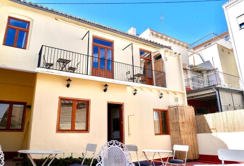 اتاق لوکس, Birdhouse