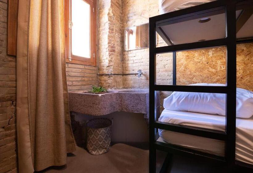 اتاق استاندارد چهار تخته, Birdhouse