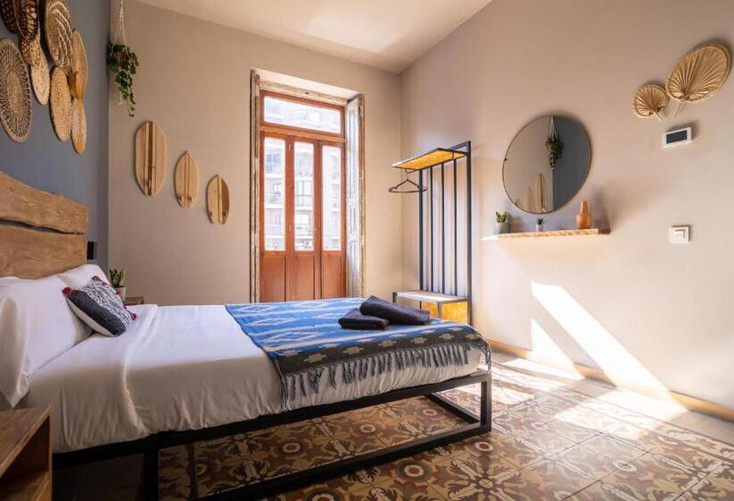 اتاق استاندارد, Birdhouse