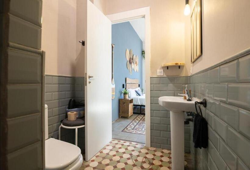 اتاق استاندارد, Birdhouse