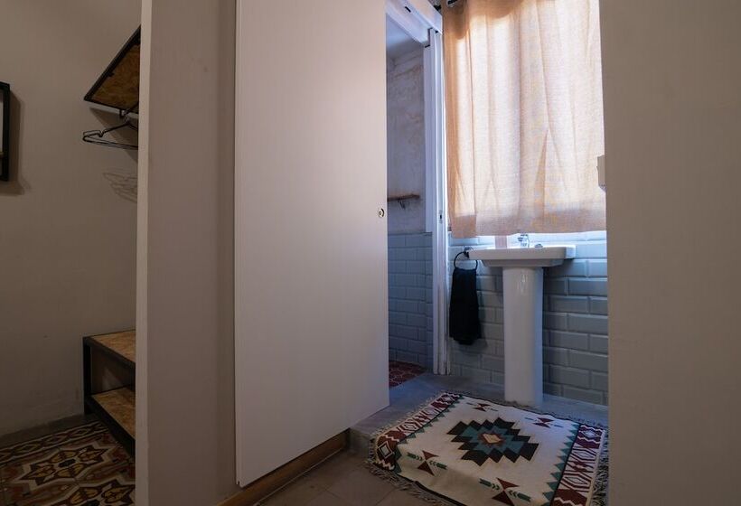 اتاق استاندارد, Birdhouse