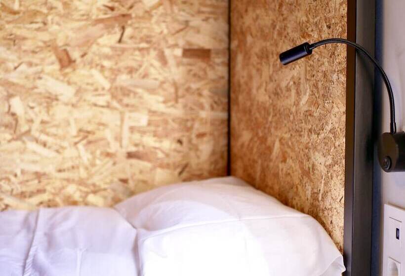 اتاق استاندارد چهارنفره با سرویس بهداشتی مشترک, Birdhouse