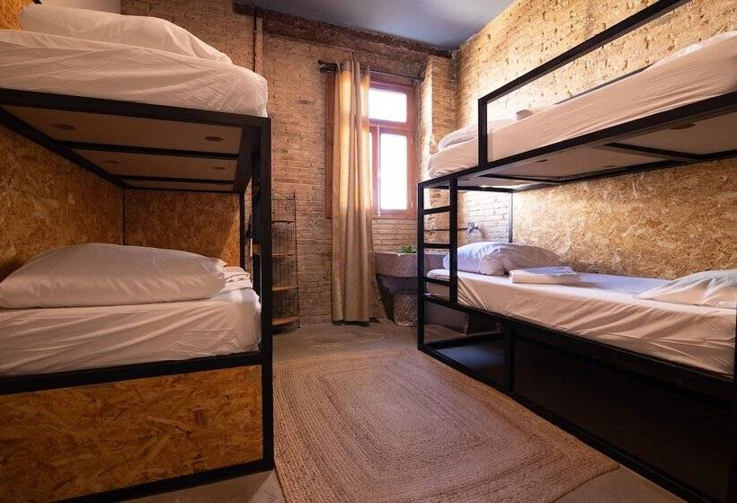 اتاق استاندارد چهار تخته, Birdhouse