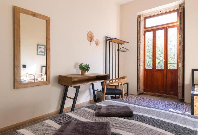 اتاق لوکس, Birdhouse