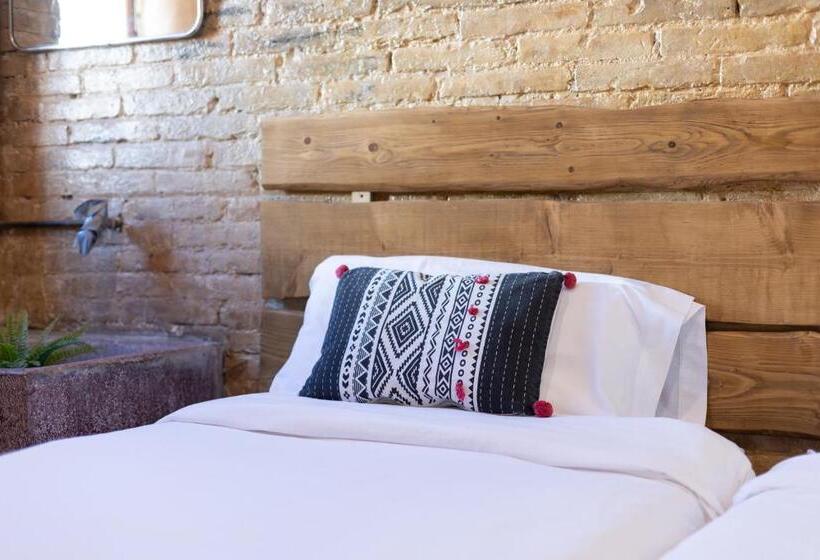 اتاق استاندارد, Birdhouse