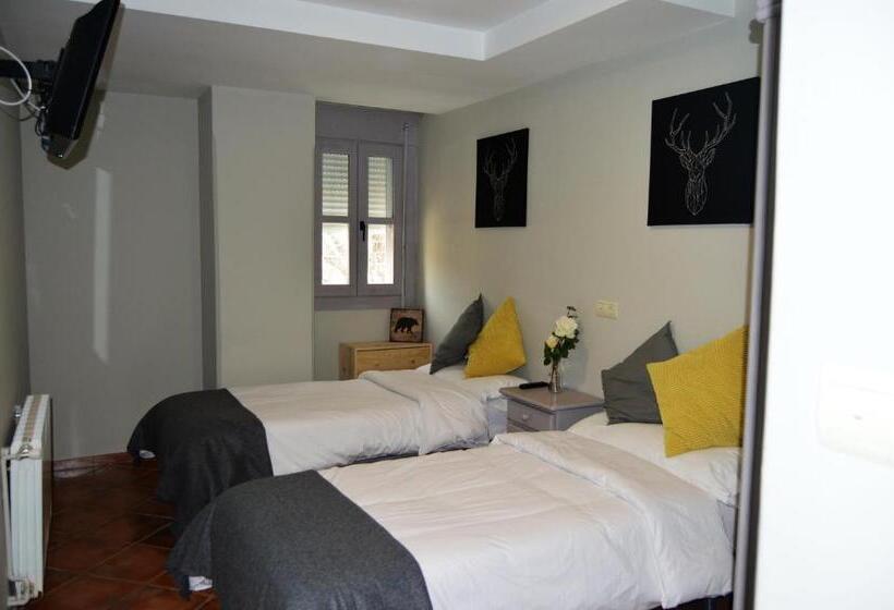 اتاق استاندارد, The Hostel