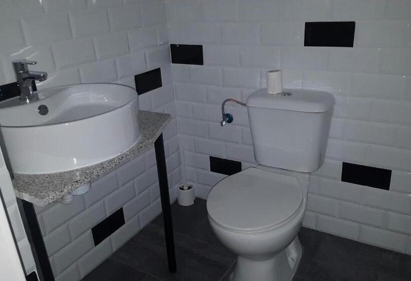 اتاق استاندارد چهار تخته, The Hostel