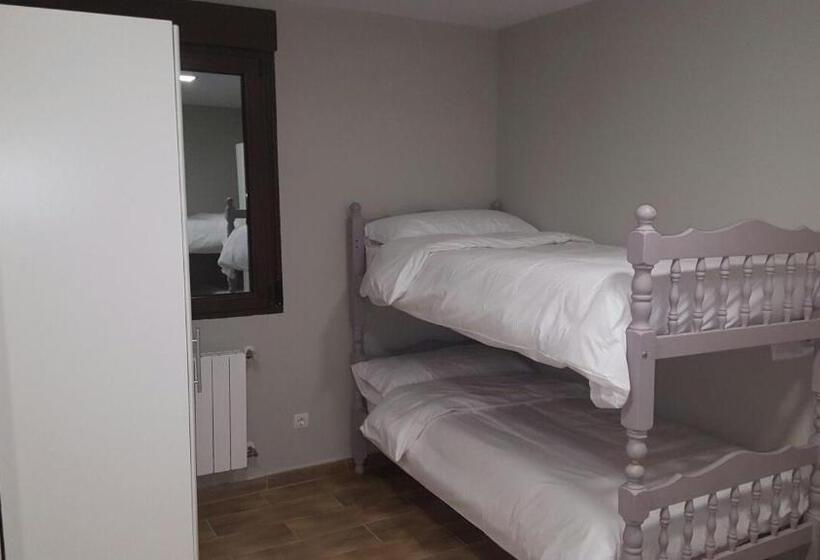 اتاق استاندارد چهار تخته, The Hostel