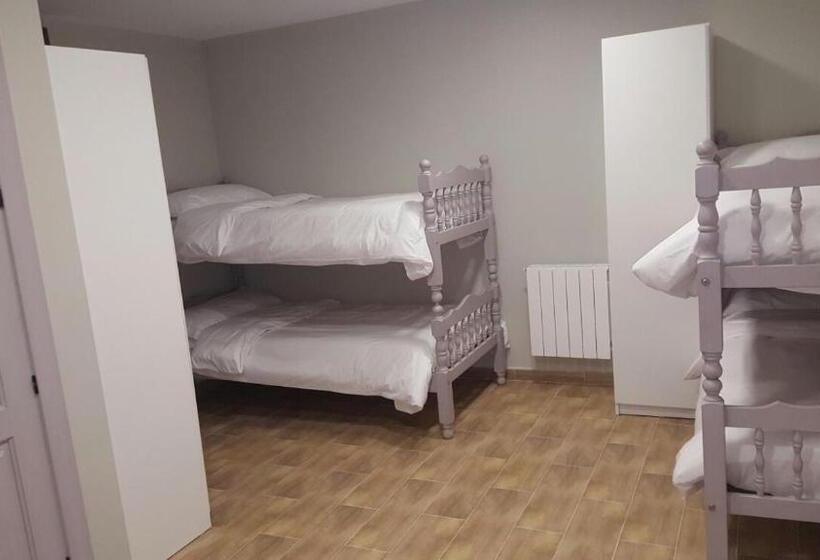 اتاق استاندارد چهار تخته, The Hostel