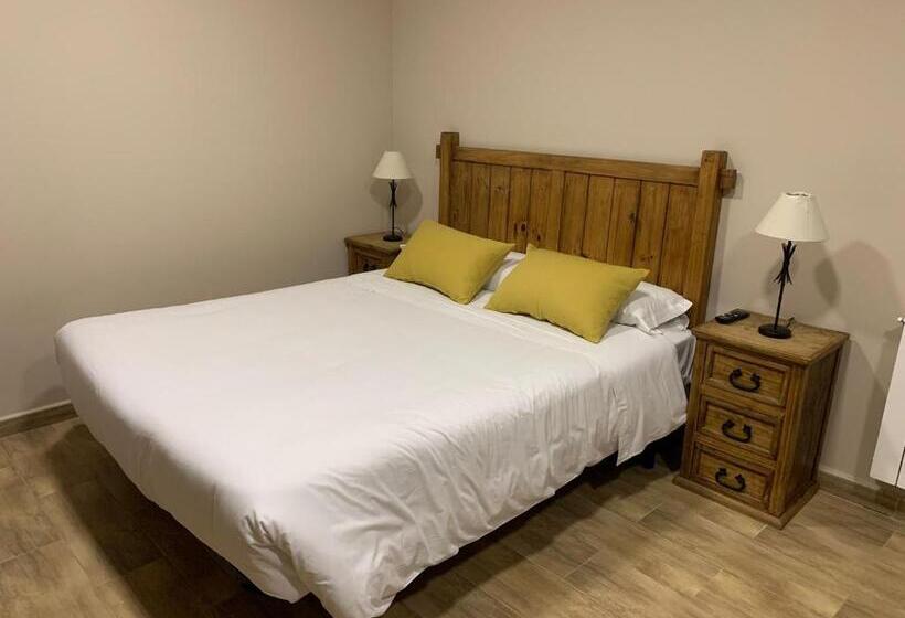 اتاق استاندارد چهار تخته, The Hostel