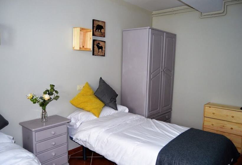 اتاق استاندارد, The Hostel