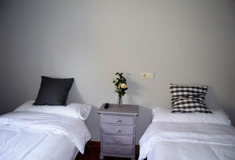 اتاق استاندارد, The Hostel