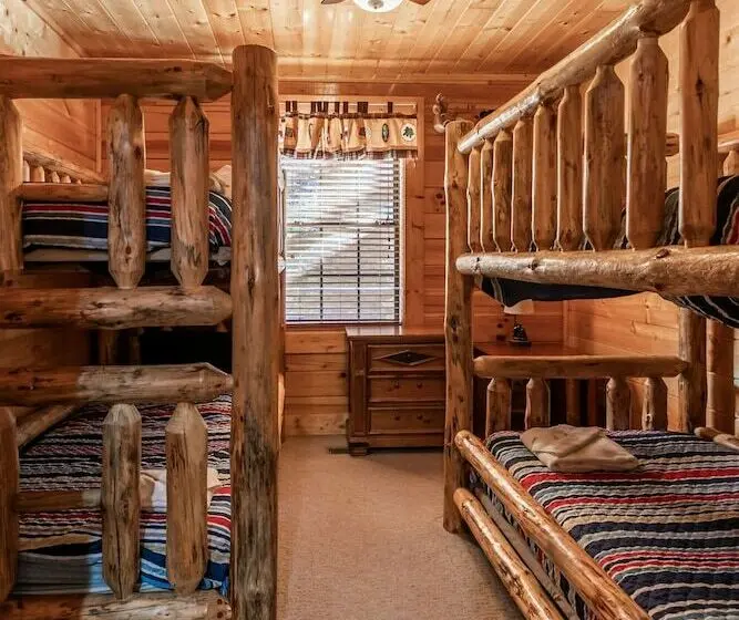 キャビン, Smokystays Bears Den Cabin