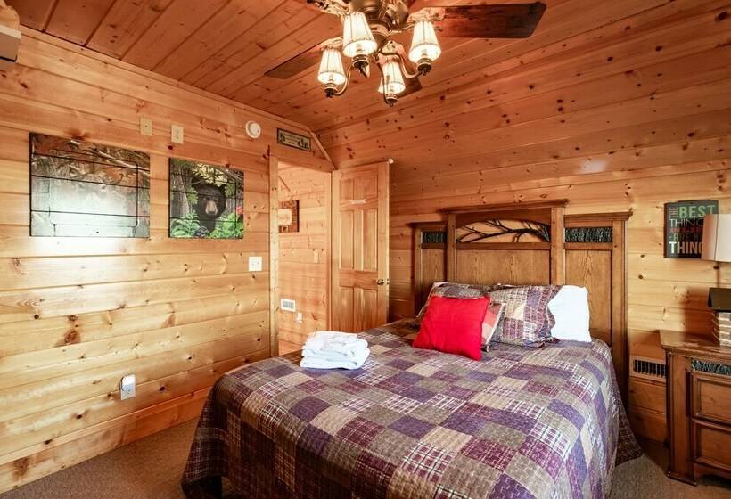 کابین, Smokystays Bears Den Cabin