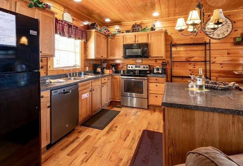 کابین, Smokystays Bears Den Cabin