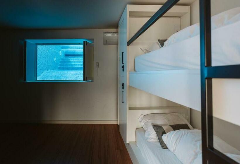 تختخواب در اتاق مشترک, The Salty Pelican Yoga & Surf Retreat